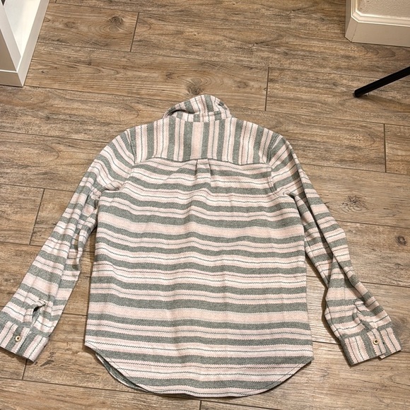 Carve Designs Striped Button-Up Shirt Size Medium - Picture 5 of 9